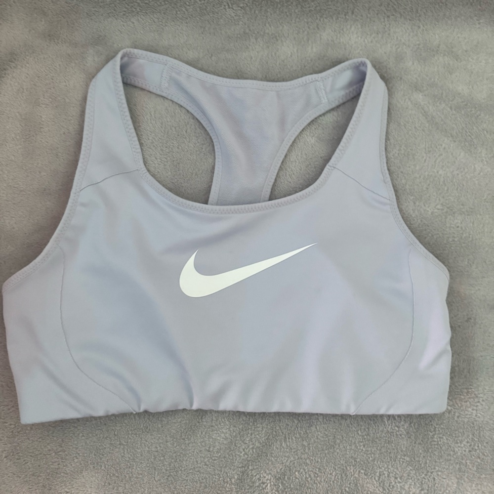 nike light purple sports bra.